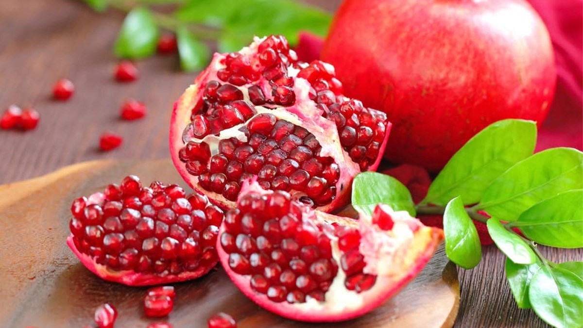 Những loại trái cây giàu vitamin C nhất Lựu là trái cây giàu vitamin C được nhiều người yêu thích