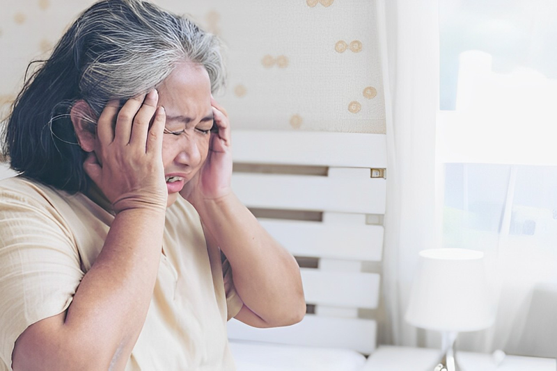 Người cao tuổi rất dễ bị chóng mặt vì nhiều nguyên nhân khác nhau
