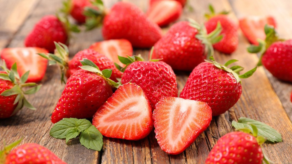 Những loại trái cây giàu vitamin C nhất Dâu tây không chỉ ngon miệng mà còn là loại trái cây giàu vitamin C