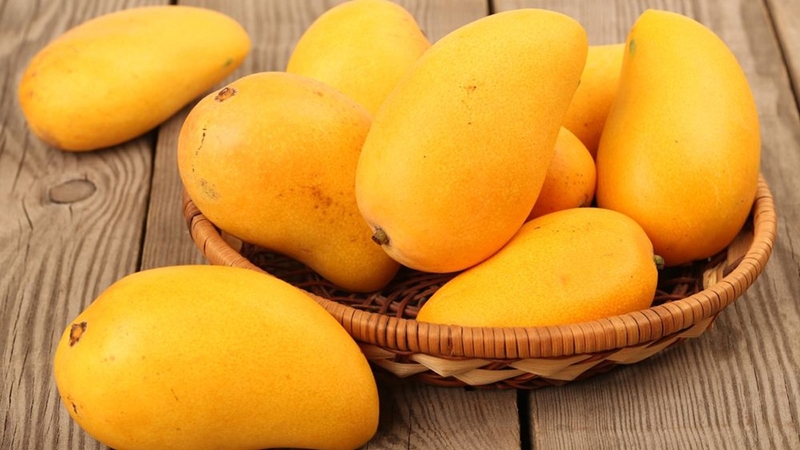 Những loại trái cây giàu vitamin C nhất Xoài cũng là nguồn cung cấp vitamin A, B, C, chất xơ, đồng và kali tuyệt vời