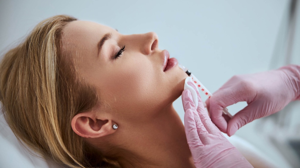 Tiêm filler: Ưu và nhược điểm bạn cần biết Mỗi loại filler có đặc điểm và thời hạn sử dụng khác nhau