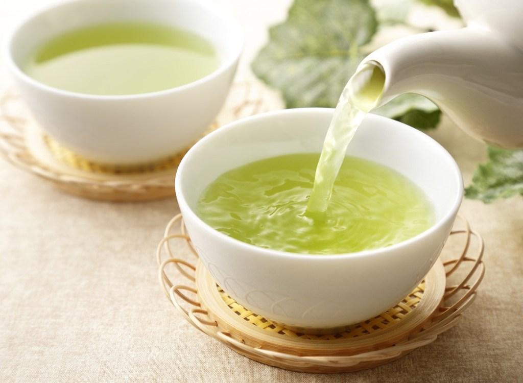 Trà xanh - cách dùng đúng để mang lại lợi ích cho sức khỏe Pha trà xanh bằng nước nóng 85 độ C giúp giữ được dưỡng chất và hương vị tốt nhất