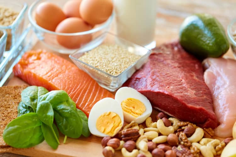 Bật mí 5 cách để tăng cân an toàn Một số loại thực phẩm có dưỡng chất giàu protein như là: cá, thịt, trứng, sữa, các loại hạt, đậu,...