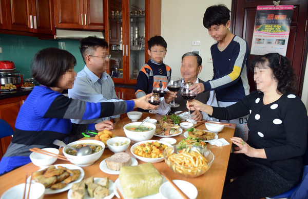 Ăn uống thất thường là nguyên nhân gây rối loạn tiêu hóa dịp Tết
