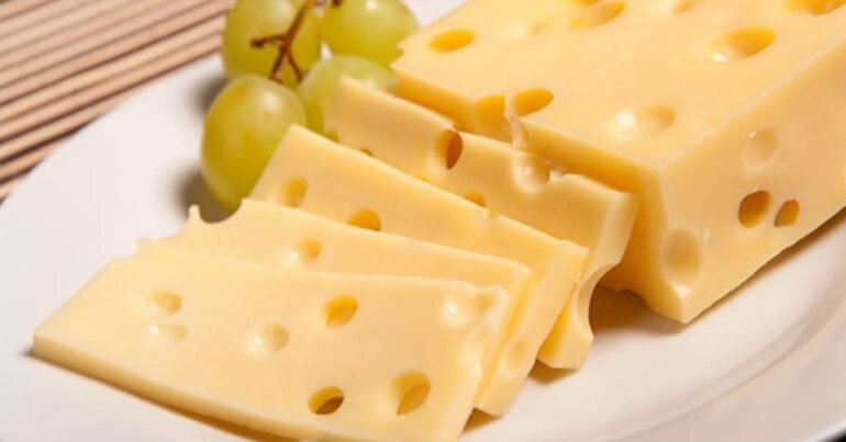 Ăn phô mai có tốt không? Phô mai khá giàu dinh dưỡng, đặc biệt là canxi