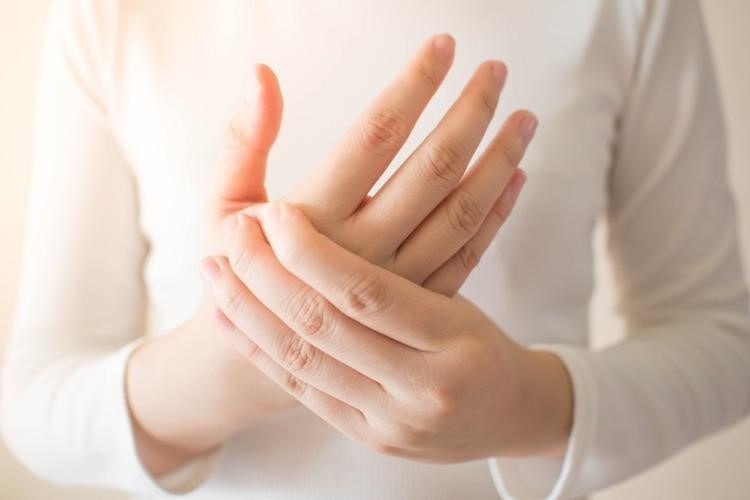 Xước Măng Rô: 5 Nguyên Nhân, Cách Phòng Ngừa và Cải Thiện benh ly da tay