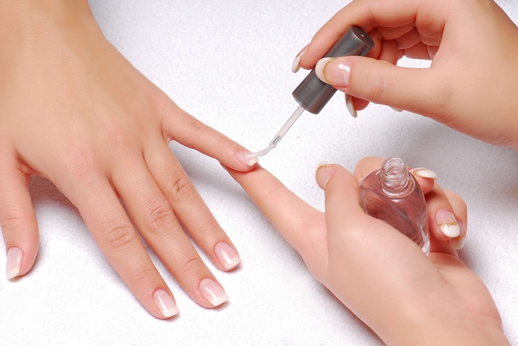 Xước Măng Rô: 5 Nguyên Nhân, Cách Phòng Ngừa và Cải Thiện cach cham soc mong tay sau khi lam nail 2