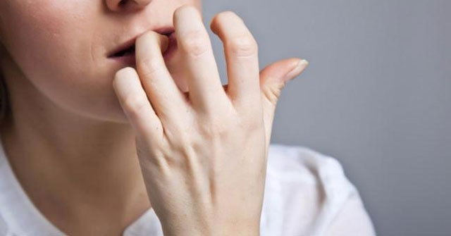 Xước Măng Rô: 5 Nguyên Nhân, Cách Phòng Ngừa và Cải Thiện Những thói quen không tốt như cắn móng tay, mút móng hoặc không chăm sóc vùng da quanh móng đúng cách có thể gây xước măng rô